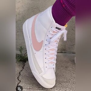 Nike Women’s hightop White Sneakers with Pink Swoosh stretchy elastic backing